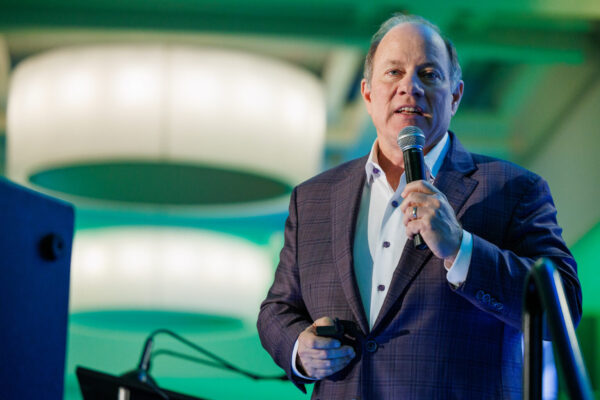 Democrat Mayor Endorses Republican Gubernatorial Candidate Amid Political Shift