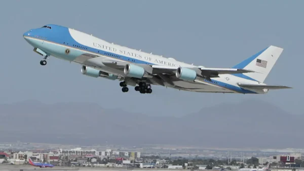 Air Traffic Controller Averts Potential Disaster as Spirit Airlines Plane Near-Collides with Air Force One