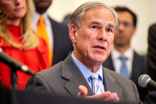 Texas Governor’s Joke Sparks Outcry Over Potential NYC Exodus