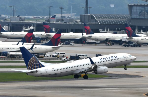 FAA Announces 10% Flight Capacity Cuts at 40 Airports Amid Controller Shortages