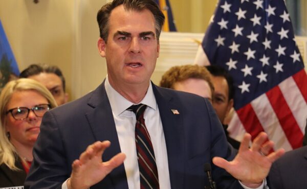Oklahoma Governor Stitt Accuses Trump of Receiving ‘Bad Advice’ on Immigration as Federal Agent Shootings Spark Outrage