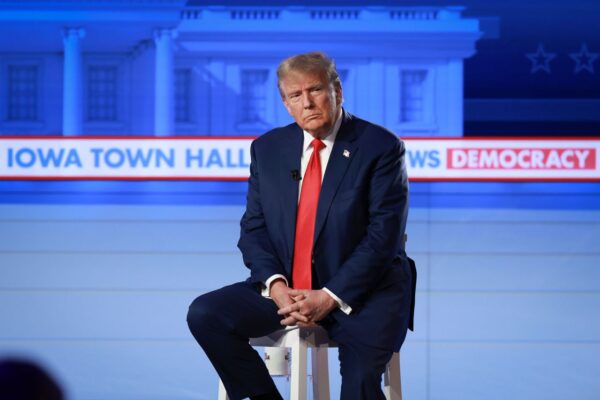 Trump’s Iowa Governor Endorsement Sparks Debate as Feenstra Faces Polling Challenge