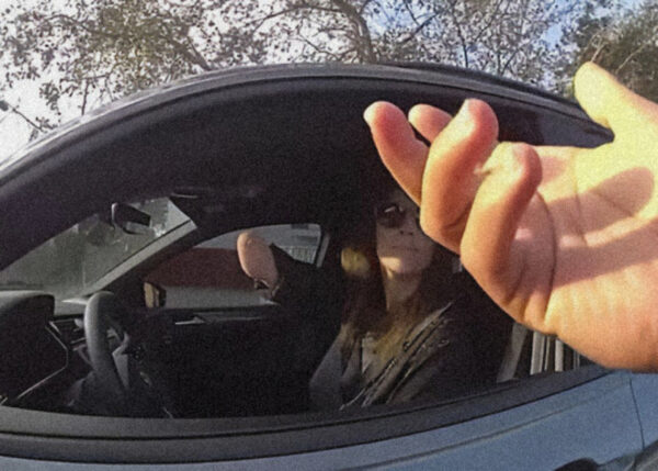 Florida Deputy Tickets Woman for Using Phone in Right Hand After Discovering She Has No Right Hand