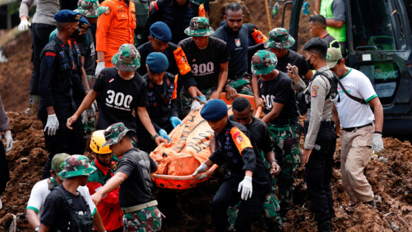 Deadly Earthquake Strikes Indonesia, Leaving Hundreds Trapped