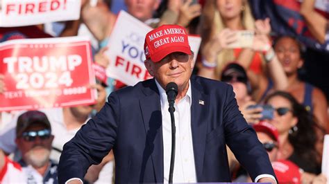 Trump Turns Protester Removal Into Viral Comedy Set During Ohio Rally