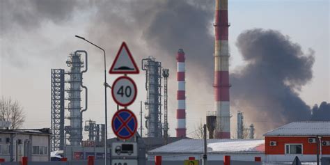 Zelenskyy’s Strikes on Russian Oil Refineries Spark U.S. Condemnation Ahead of Ukraine Talks